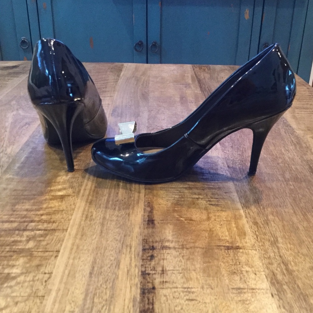 Lauren Conrad black patent pumps, size 10